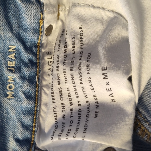 American Eagle Moms Jeans Distress Size Two Women's - Picture 11 of 11